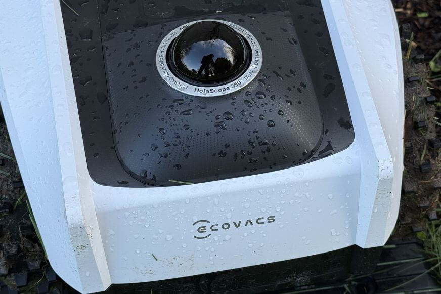 ECOVACS GOAT O1200 LiDAR PRO HoloScope 360 LiDAR-Kuppel oben auf dem Roboter im Nahaufnahme-Detail